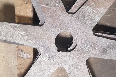Cắt chi tiết máy bằng máy cnc ht20