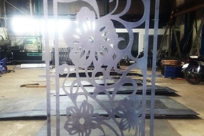Cổng sắt cẳt cnc hình bônng hoa