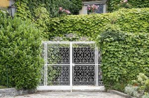 Một mẫu cổng biệt thự đơn giản, nghệ thuật