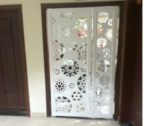 Cửa sắt Trí Việt làm từ chất liệu cao cấp