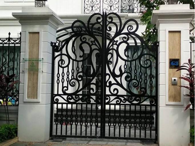 Mẫu cổng sắt cnc đơn giản đẹp ở sự tinh xảo, tỉ mỉ